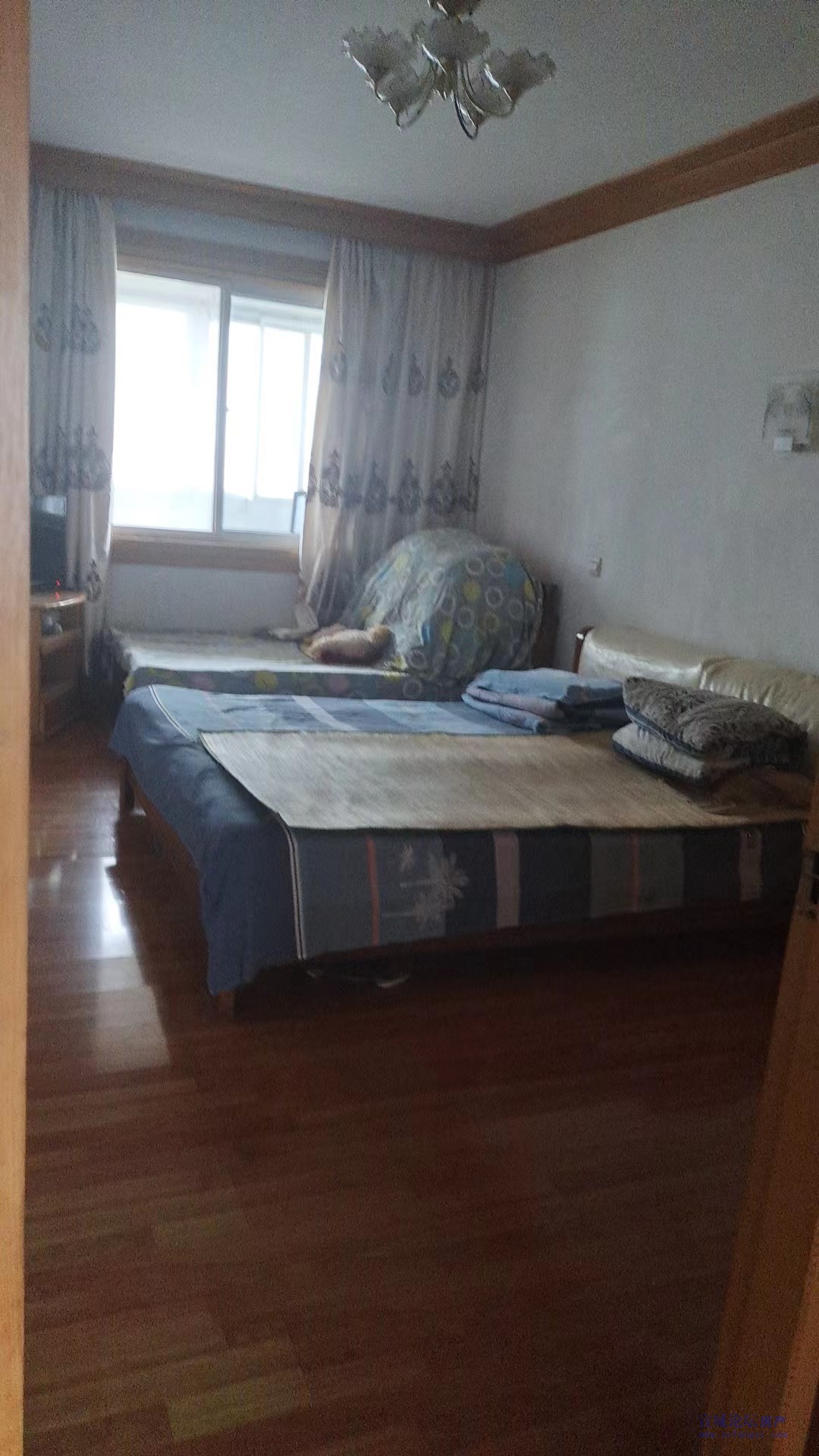 东门大三室 房东自己住的老装修 房屋设施齐全 可拎包入住 急租房