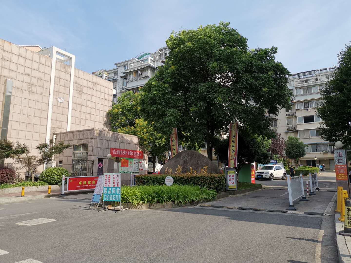 旺铺出租，阳光小区东大门旁，沿街门面，上下层120平方年租金38000元位置好