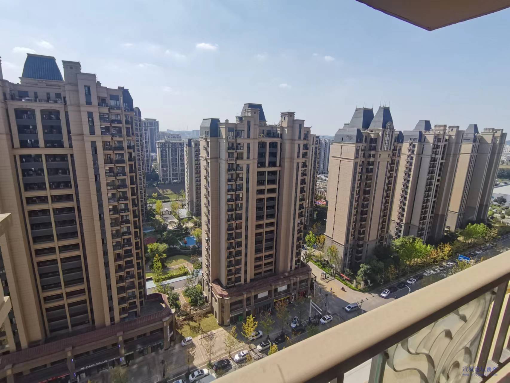 恒大御景中上黄金楼层边套，开发商精装产证104平，三室两厅，买来88万现价78万