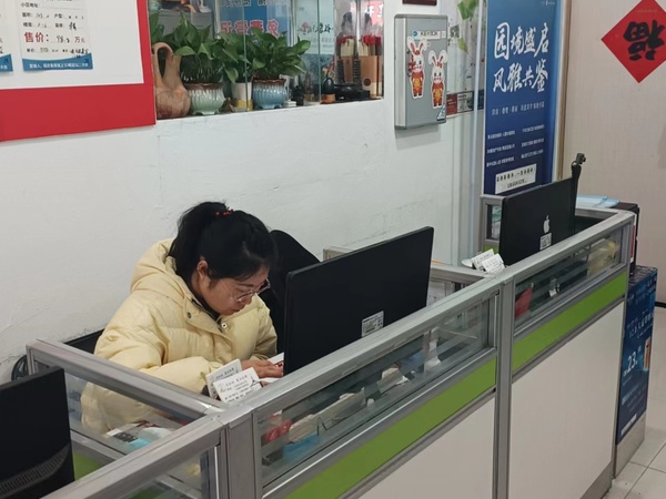 中梁壹号院南区；边套，最前面一排，127平米，4室，黄金楼层，无税，103.8万