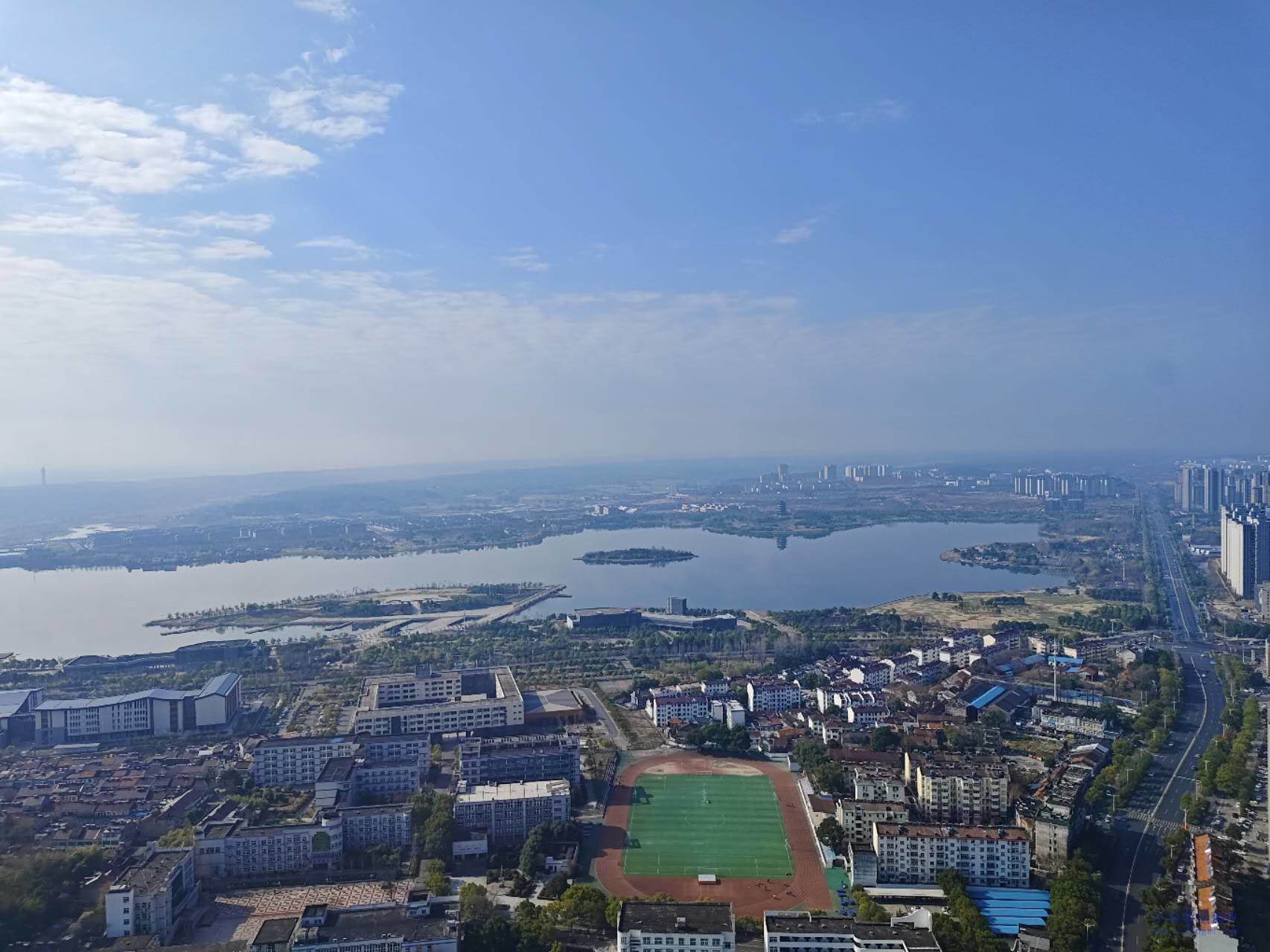 时代大世界：宣城地标，55层环湖景观房 ，宛陵湖市区美景一览无余超级四阳台高端！